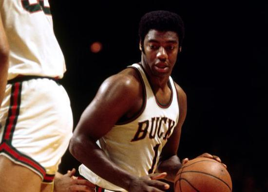 其中包括多 其中包括多