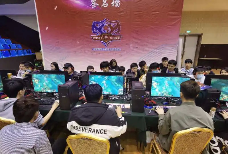 年轻球员同 年轻球员同